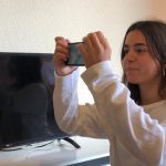 A través del móvil